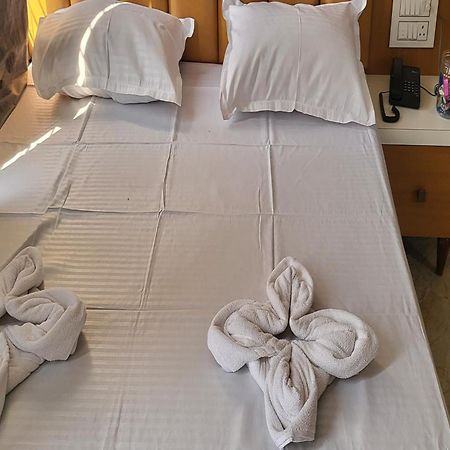 Hotel Ruchi Executive Satara Zewnętrze zdjęcie