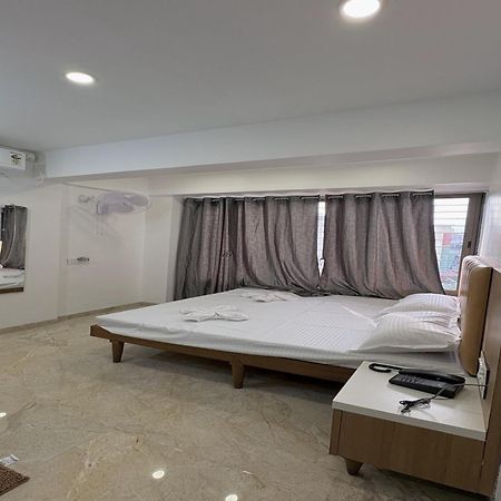 Hotel Ruchi Executive Satara Zewnętrze zdjęcie