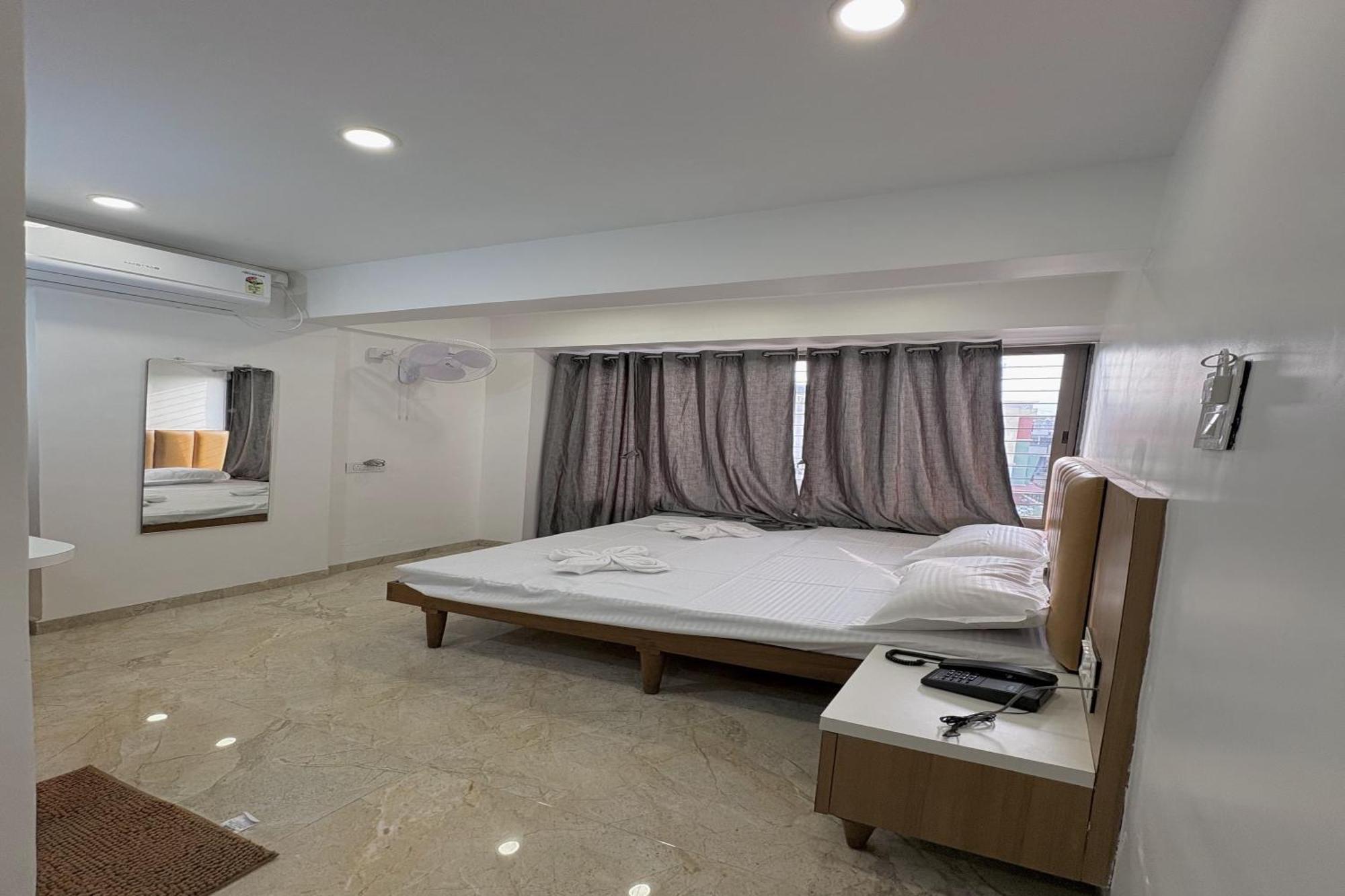 Hotel Ruchi Executive Satara Zewnętrze zdjęcie