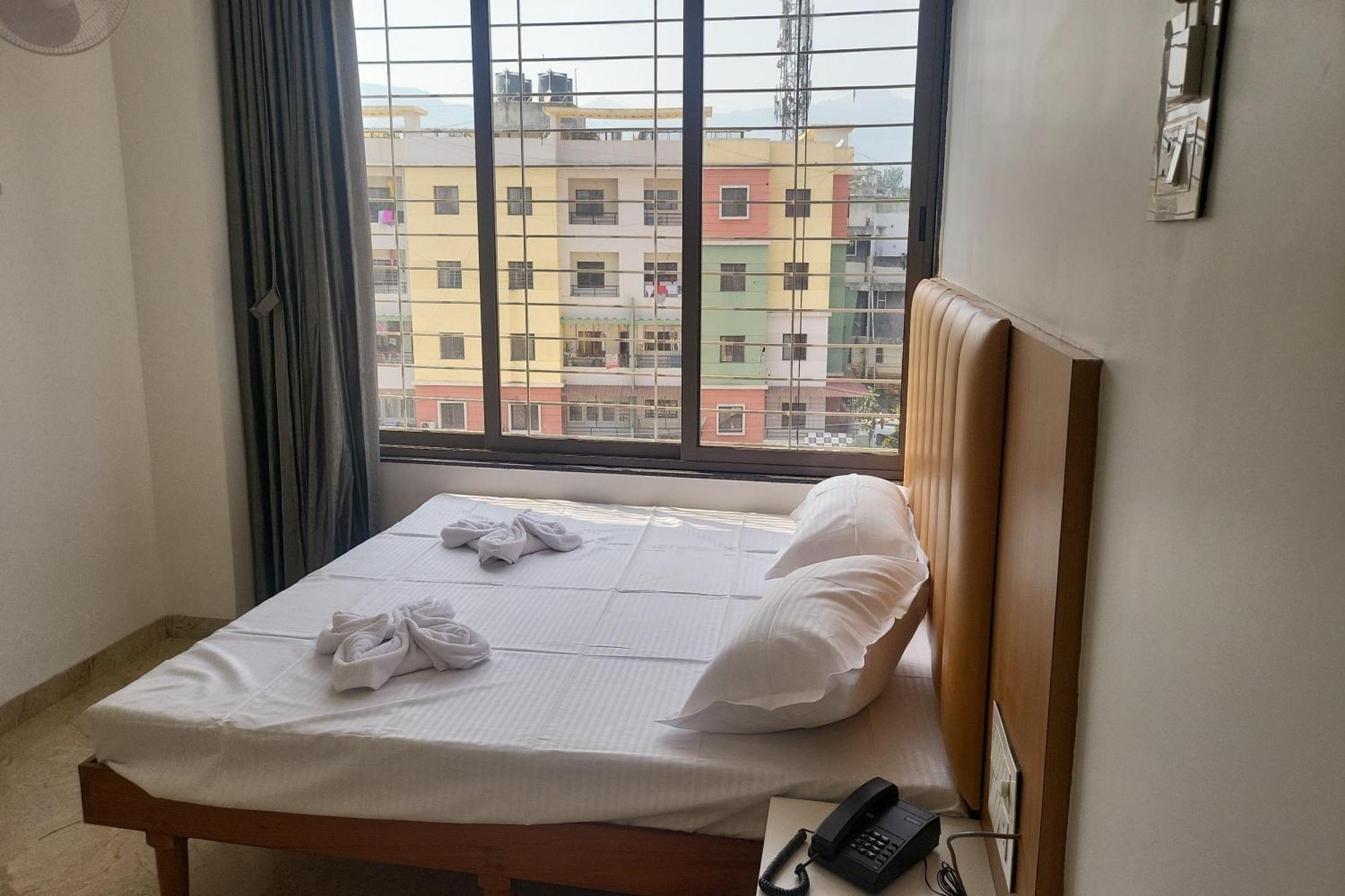 Hotel Ruchi Executive Satara Zewnętrze zdjęcie
